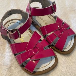 Saltwater sandals toddler size 5